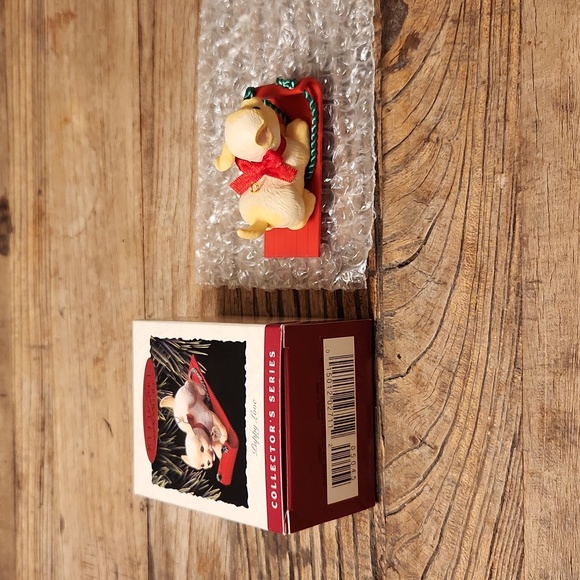 Hallmark Keepsake Ornament - Collector's Series 'Puppy Love' (1993) - Picture 8 of 8